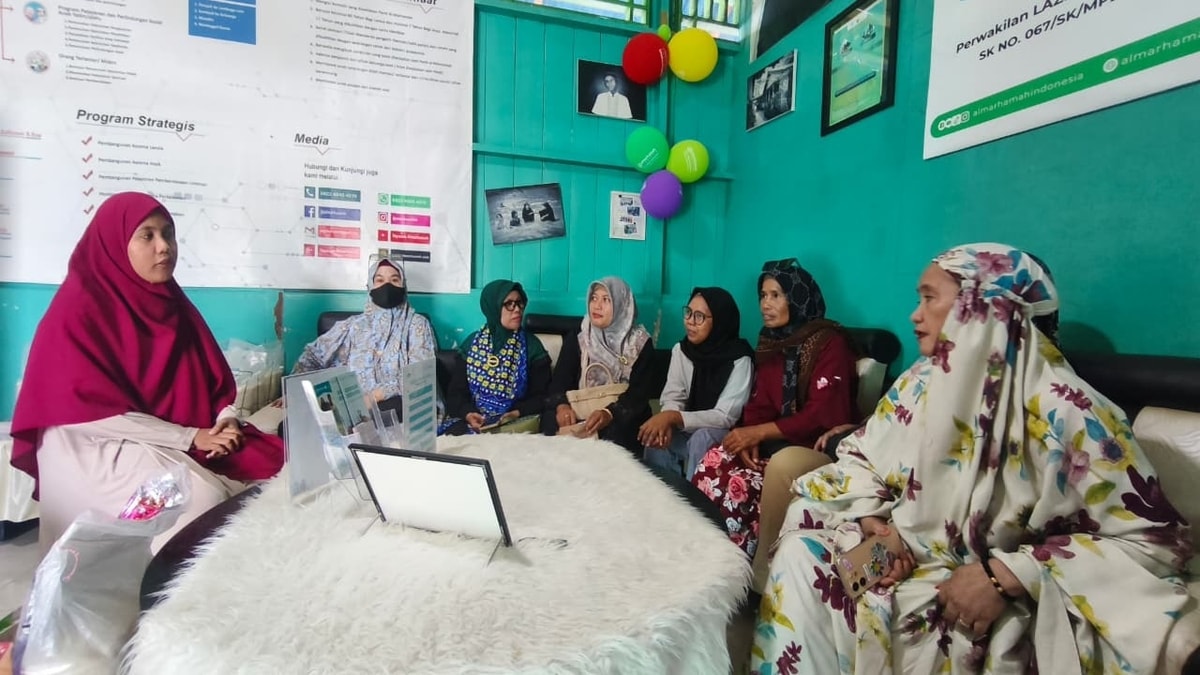 Sambutan hangat dari almarhamah Sambutan hangat dari almarhamah