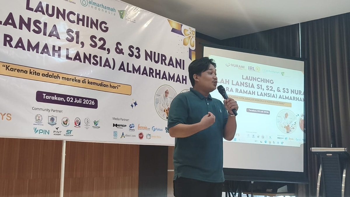 Bang Kamil, salah satu comica anak peserta sekolah lansia Bang Kamil, salah satu comica anak peserta sekolah lansia