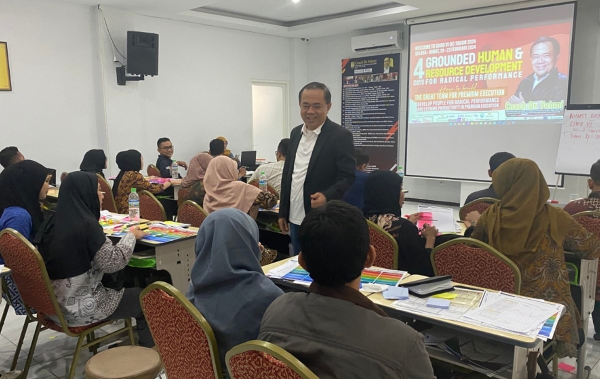 Membentuk Masa Depan Perusahaan dengan SDM yang Unggul Membentuk Masa Depan Perusahaan dengan SDM yang Unggul