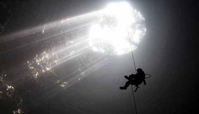 Source : https://sewamobiljogja.id/wp-content/uploads/2018/11/Goa-Jomblang.jpg Source : https://sewamobiljogja.id/wp-content/uploads/2018/11/Goa-Jomblang.jpg