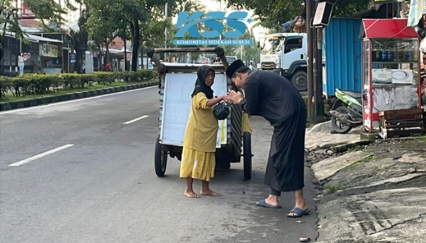 Menebar Manfaat untuk Warga Sekitar dengan Sedekah Subuh Menebar Manfaat untuk Warga Sekitar dengan Sedekah Subuh