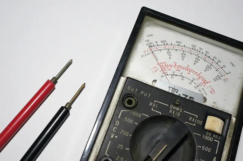 Multimeter: Alat Wajib Teknisi Kulkas untuk Deteksi Masalah Listrik Multimeter: Alat Wajib Teknisi Kulkas untuk Deteksi Masalah Listrik