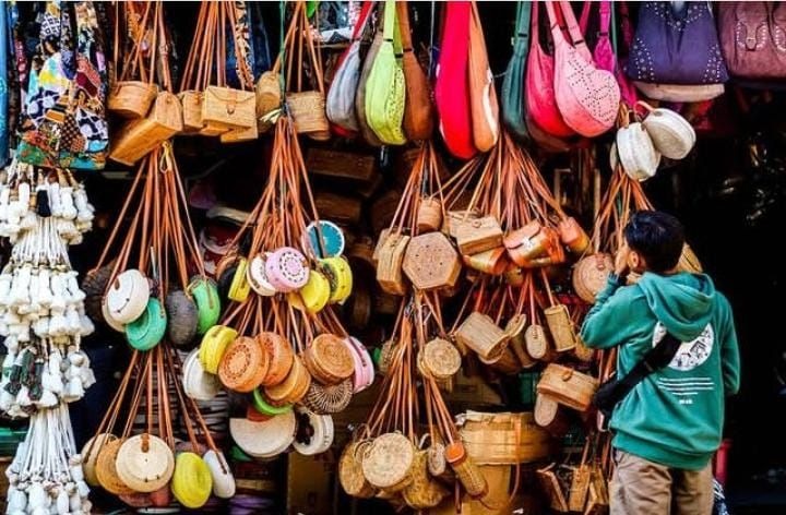 Cari Oleh Oleh dari Bali yang Lengkap dan Murah? Kunjungi Kampung Souvenir! Cari Oleh Oleh dari Bali yang Lengkap dan Murah? Kunjungi Kampung Souvenir!
