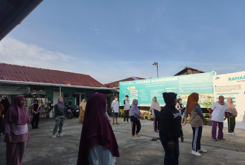 Cegah Hipertensi Bersama! Mahasiswa Ners UBT Pimpin Senam Lansia Almarhamah Cegah Hipertensi Bersama! Mahasiswa Ners UBT Pimpin Senam Lansia Almarhamah