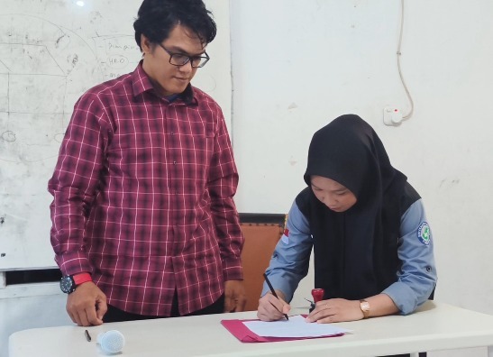 Proses Penandatanganan dari Ketua BEM FIKES UBT, Kak Natasya Proses Penandatanganan dari Ketua BEM FIKES UBT, Kak Natasya