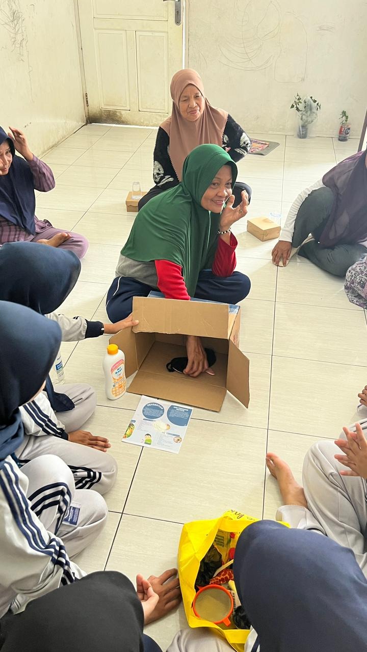 Lansia Almarhamah Asik Bermain Lansia Almarhamah Asik Bermain