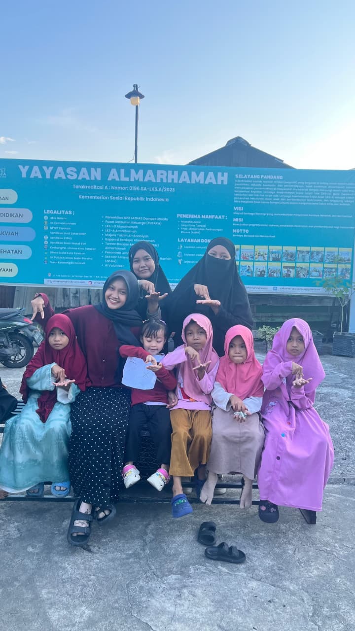 Berani Bicara Jelas! Langkah Kecil Latih Kepercayaan Diri Santri Almarhamah Berani Bicara Jelas! Langkah Kecil Latih Kepercayaan Diri Santri Almarhamah