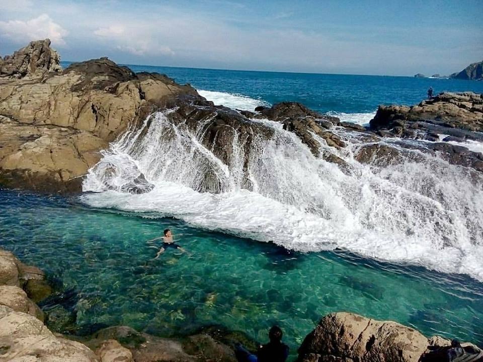 Source : https://visitingjogja.jogjaprov.go.id/wp-content/uploads/2017/01/pantai-wediombo.jpg
