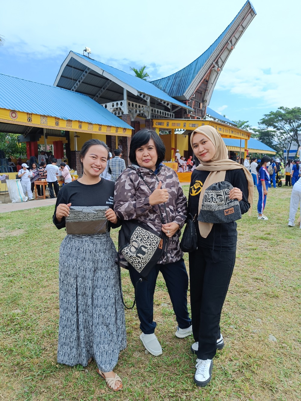 Menjelajahi Budaya Toraja dan Keindahan Seni Kreasi Amelia Art Toraja