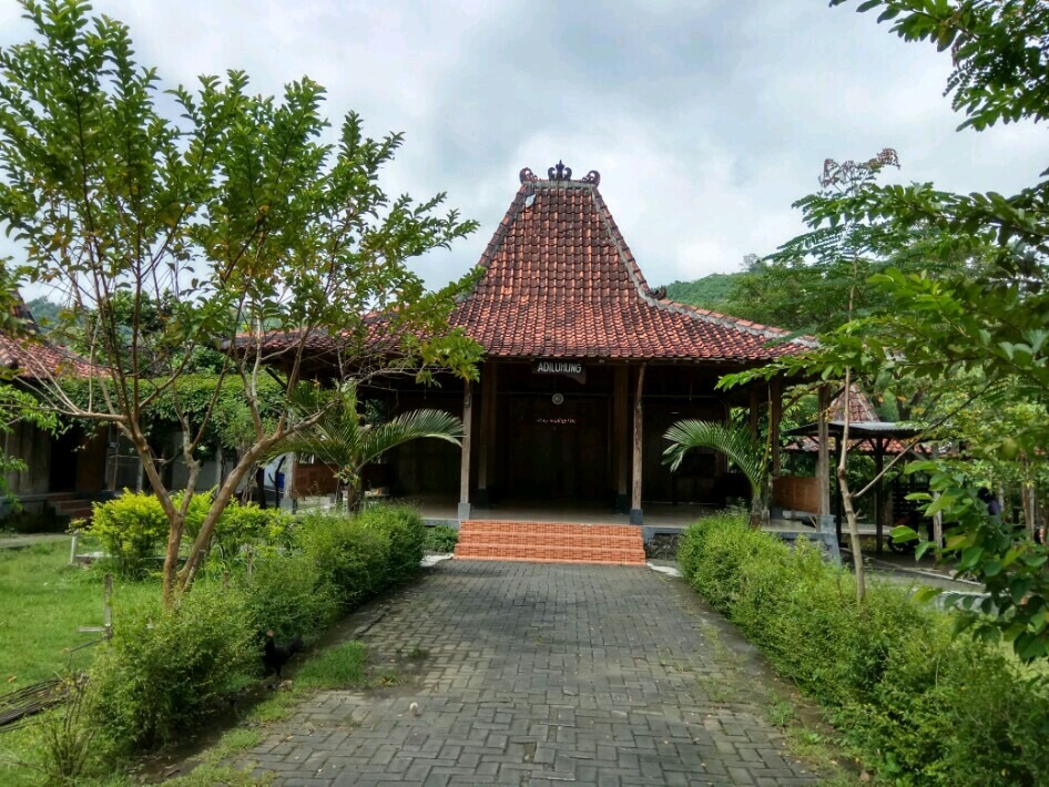 Joglo Adiluhung di Kampung Batik Giriloyo