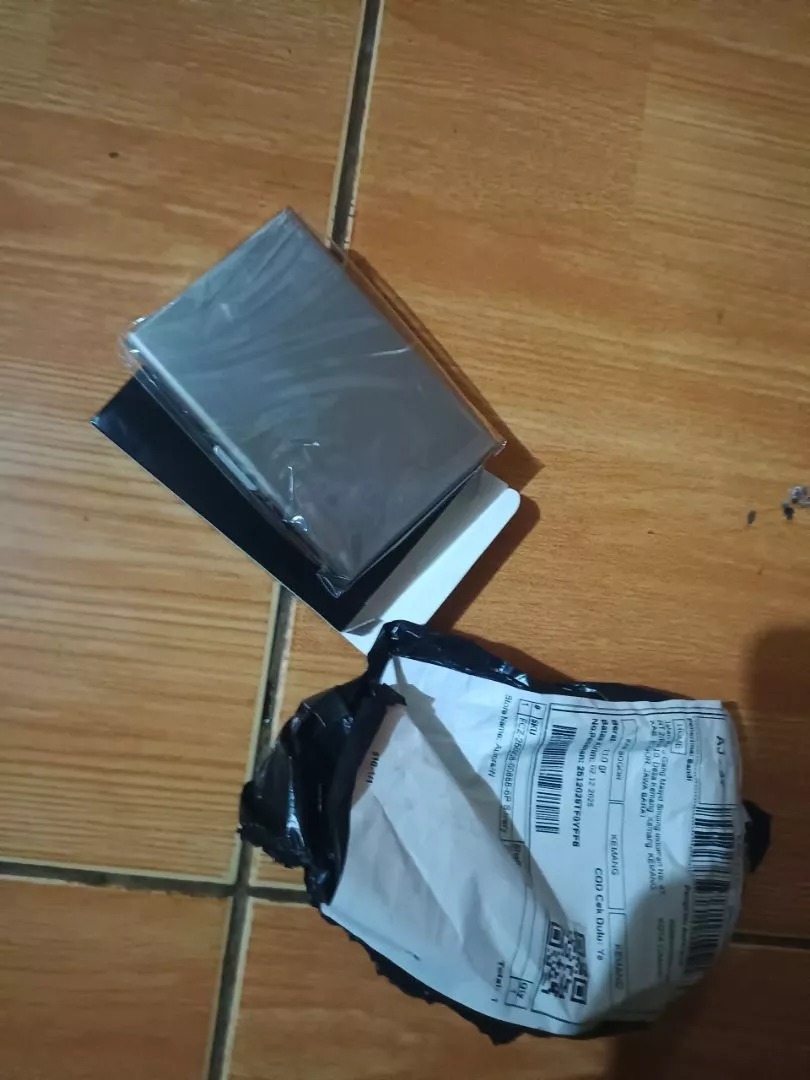 Dompet rfid ini sangat bermanfaat utk menyimpan kartu saat kt bepergian terutama ke luar negeri