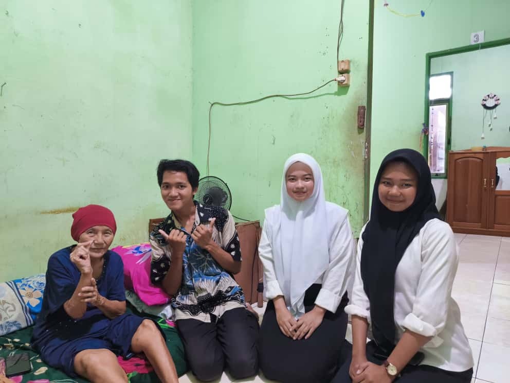 Rombongan AYS Indonesia juga mengunjungi Asrama Lansia Almarhamah