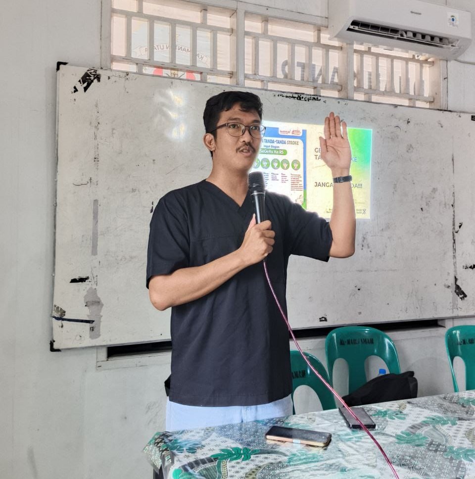 Wahyu Setiawan, S.FT, FTR, COMPT, seorang fisioterapis berpengalaman yang membawakan topik penting seputar Stroke, Keseimbangan (Risiko Jatuh), dan Sarcopenia.