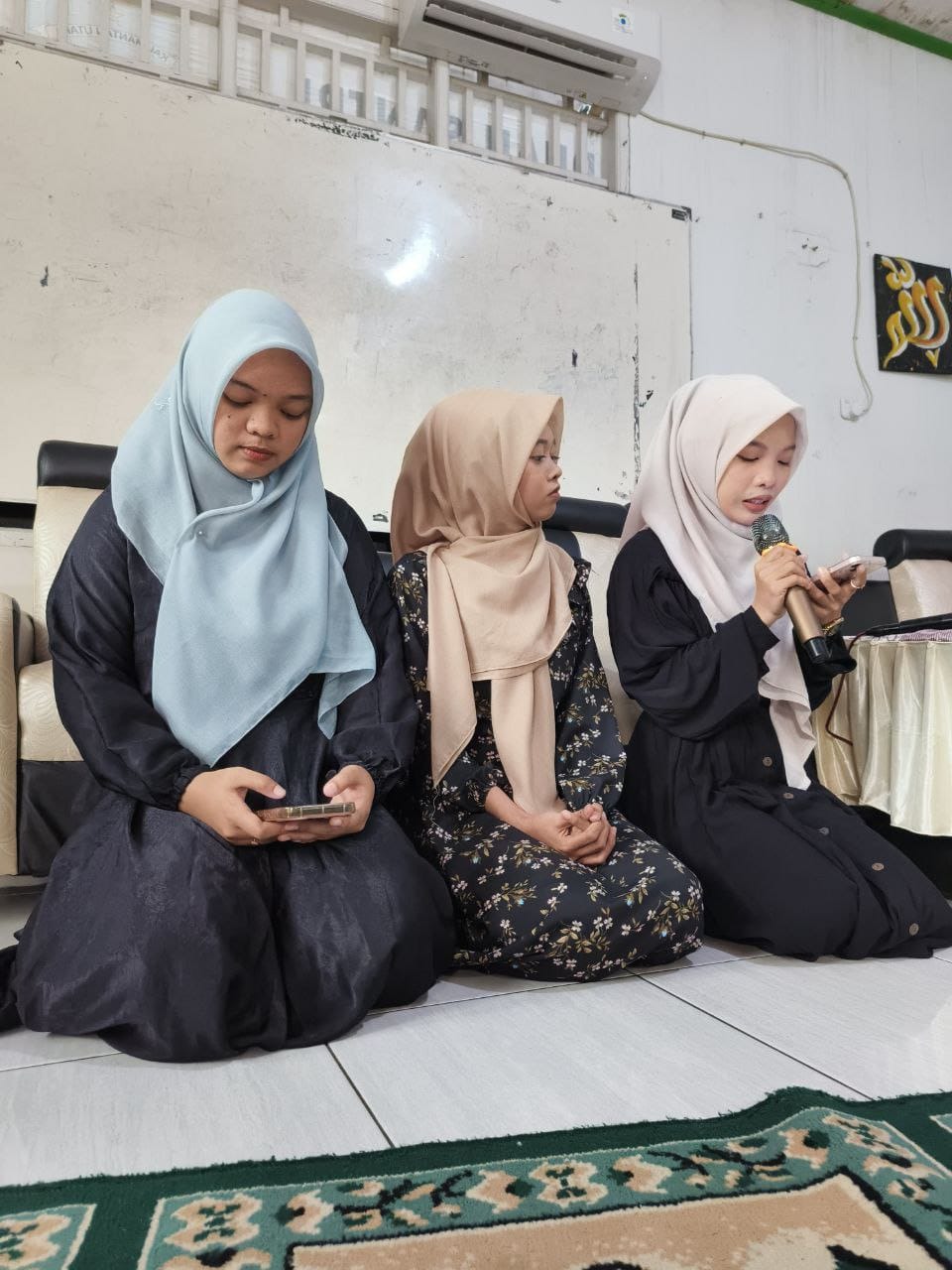 Aprilia Prihatin Putri Menyampaikan Pesan dan Kesannya