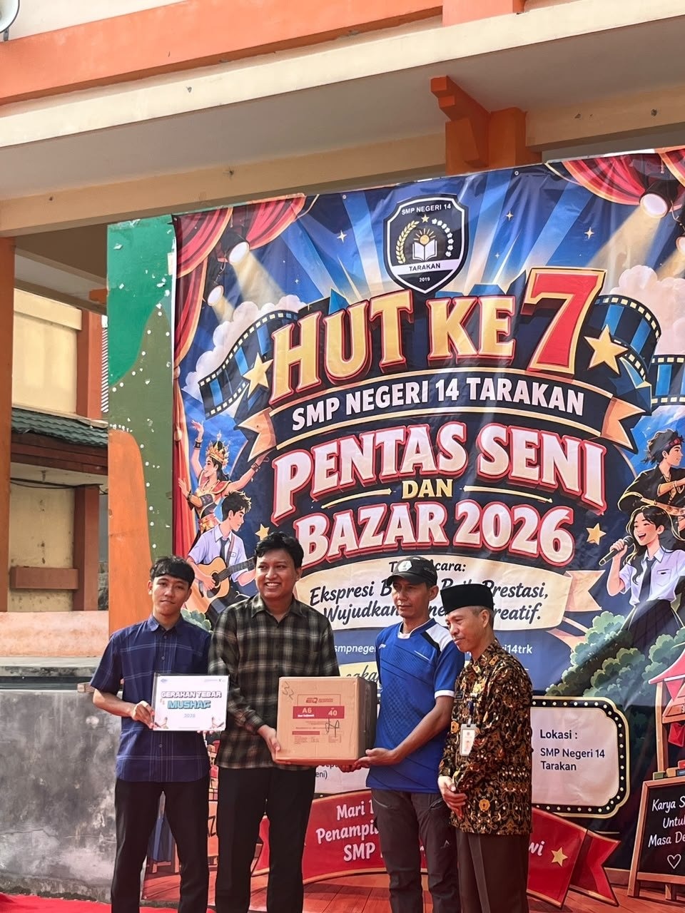 Penyerahan mushaf kepada pihak sekolah