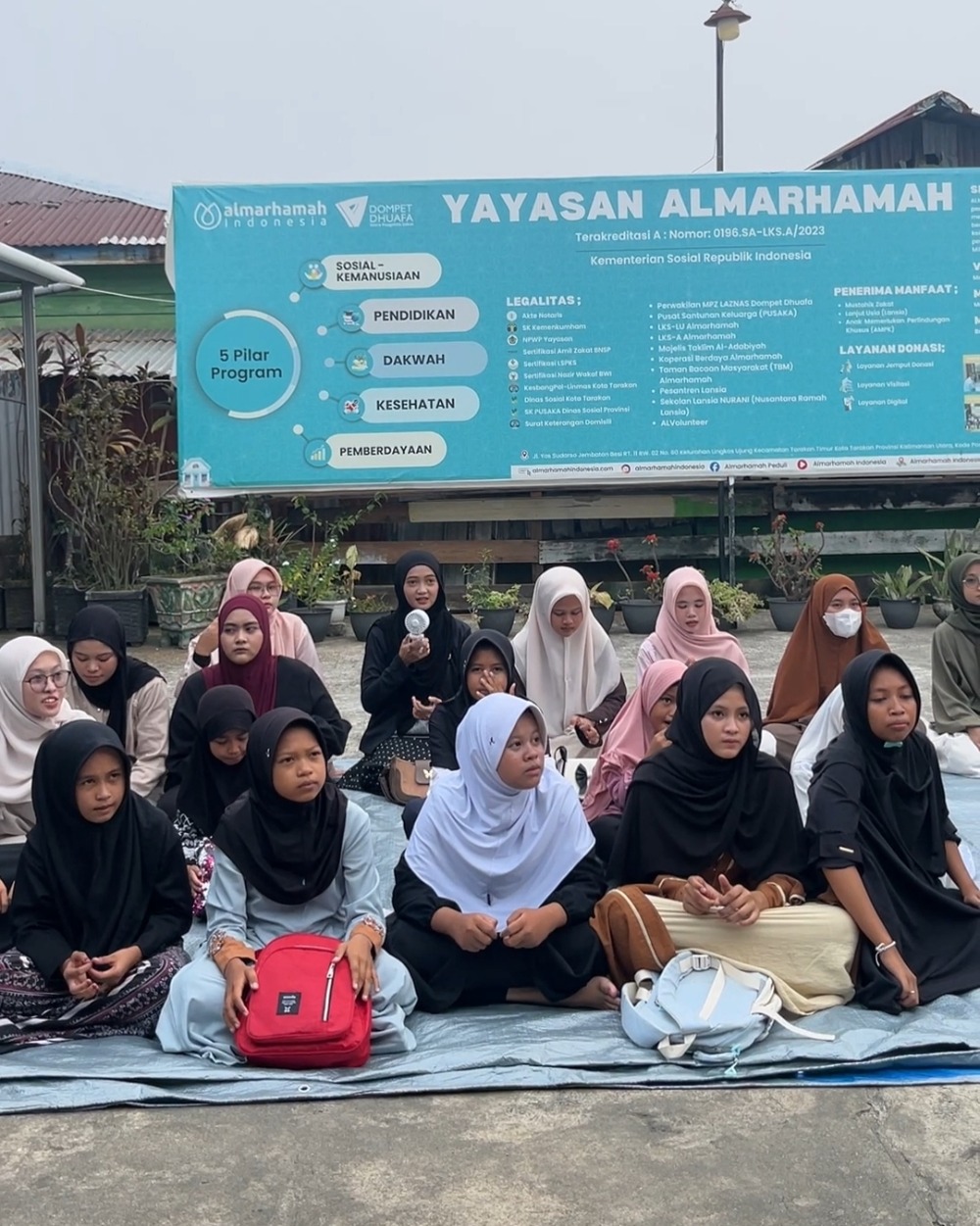 Alvolunteer bersama anaka anak binaan