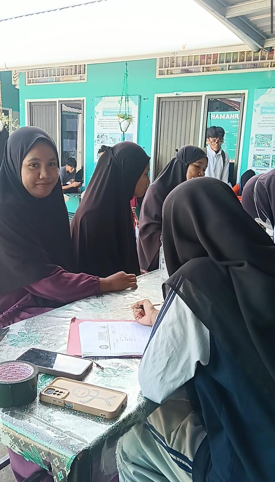Pemeriksaan kesehatan untuk superteam almarhamah oleh kakak Mahasiswa FIKES UBT