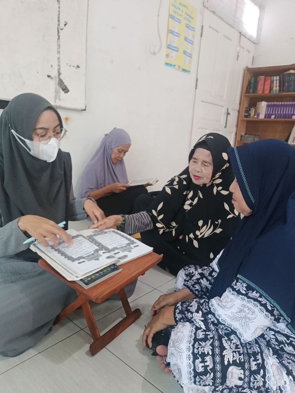 Semangat Lansia Menginspirasi! SQR Nurani Dampingi Belajar Al-Qur’an