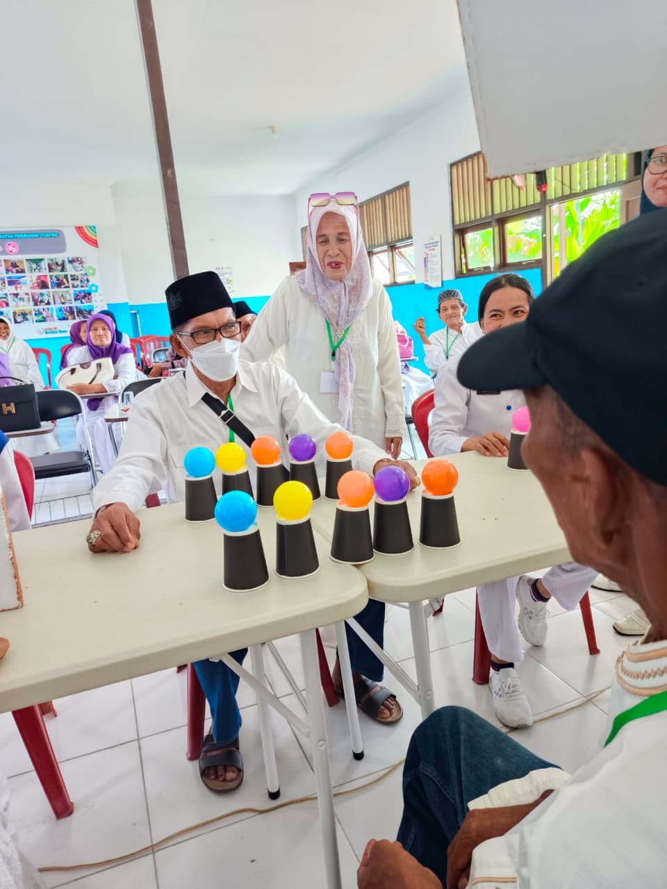 Keseruan Lansia Almarhamah Bermain Game