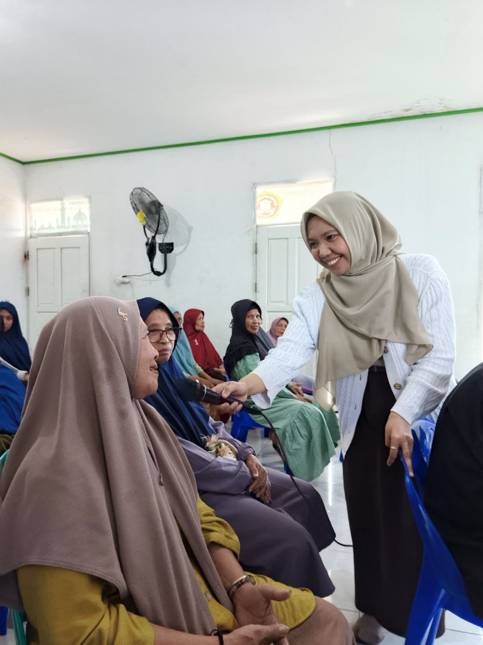 Kak Zunea Memberikan Ruang kepada Lansia Almarhamah untuk Berpendapat