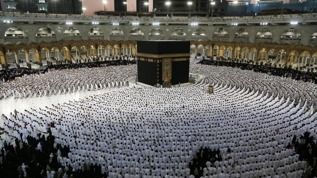Apa Bedanya Umrah Dengan Umroh?