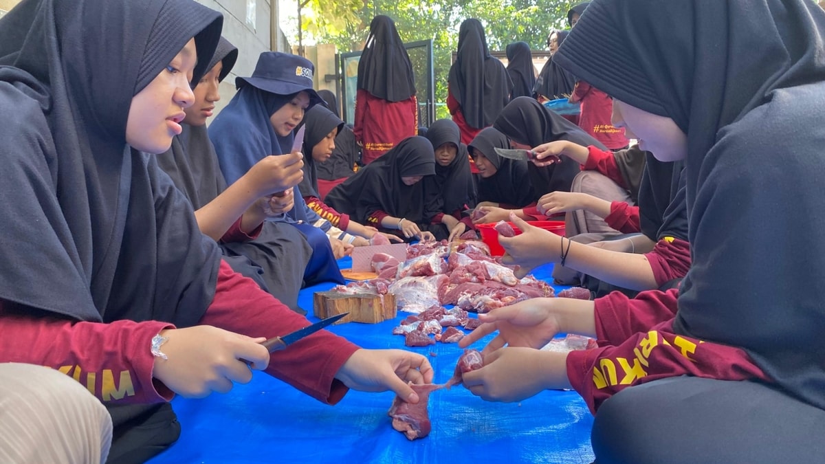Keseruan Santri Khairukum di Hari Qurban: Belajar, Membantu, dan Bahagia Bersama