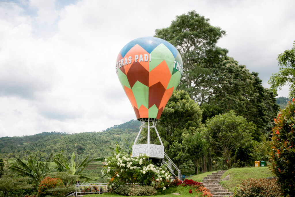 https://news.bprcentralartha.com/2023/02/22/teras-padi-brebes-resto-tengah-bukit-berkonsep-jawa-bali/