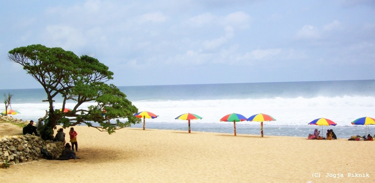 Source : https://visitingjogja.jogjaprov.go.id/wp-content/uploads/2017/01/pantai-pok-tunggal.jpg