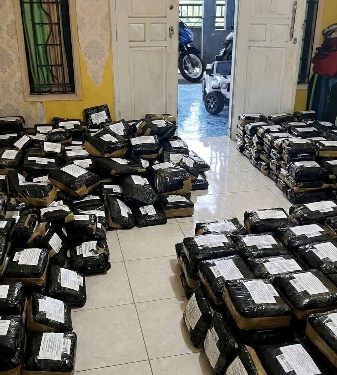 Bukti Pengiriman Paket Menara