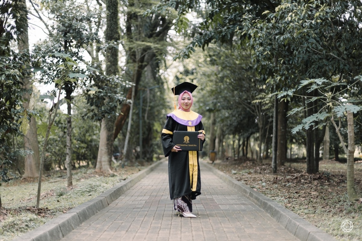 Graduation Session Mefi Anggi at Universitas Terbuka