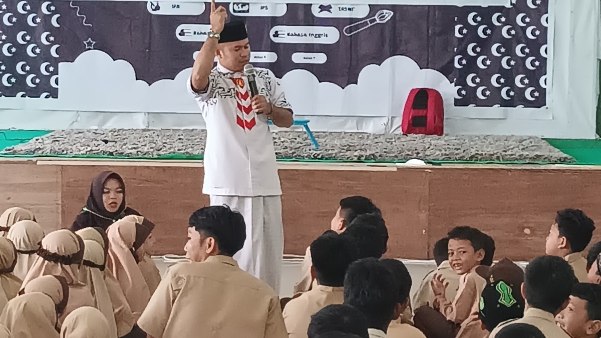 Ustadz Rudini Dai Pramuka soal Kegiatan Pondok Ramadhan SD Al-Firdaus Samarinda : "Aamiin keren banget siswa dan siswi nya"
