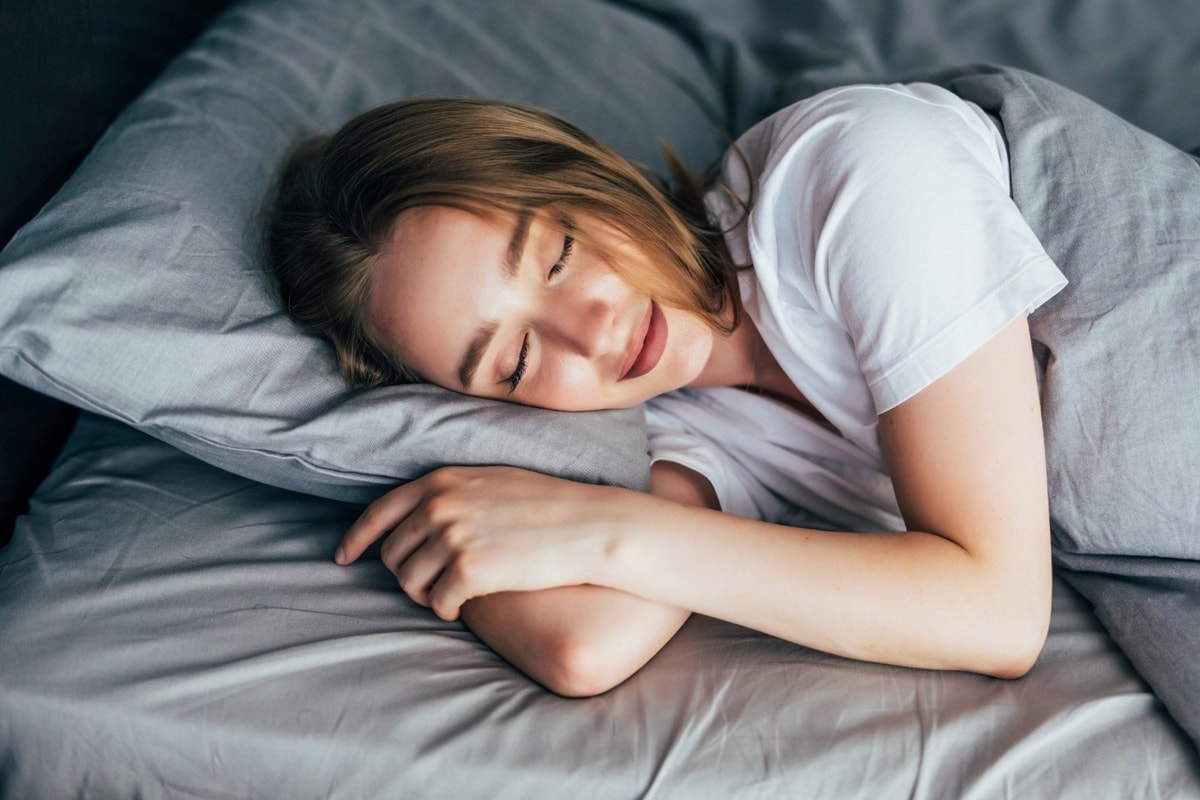 Tidur Cukup & Skincare Malam: Kunci Utama Kulit Sehat, Cerah, dan Gaya Hidup Seimbang