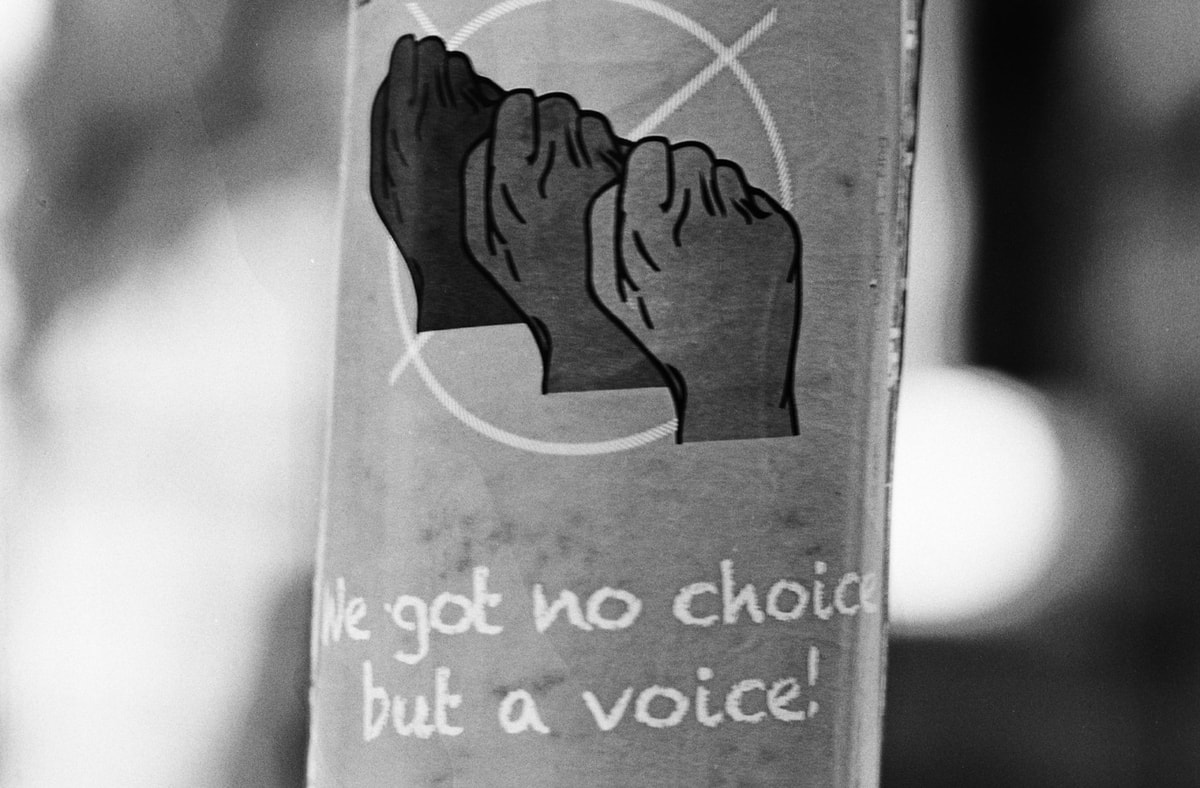 Ilustrasi suara dari bawah (unsplash.com/@markusspiske)