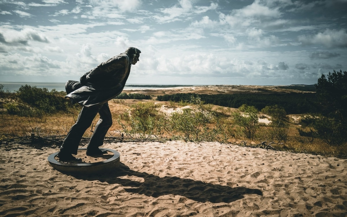 Ilustrasi Sartre (unsplash.com/@zesa)