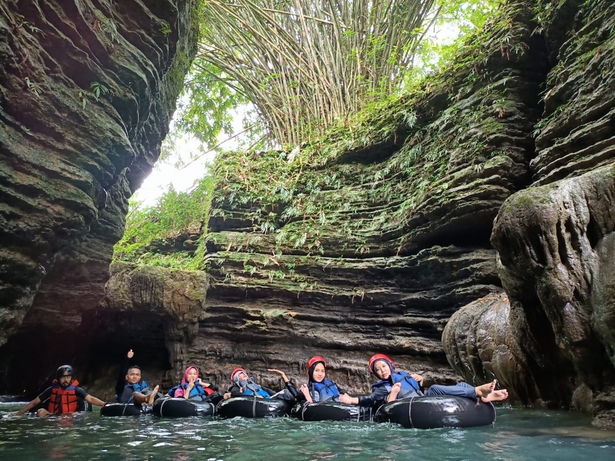 santirah river tubing