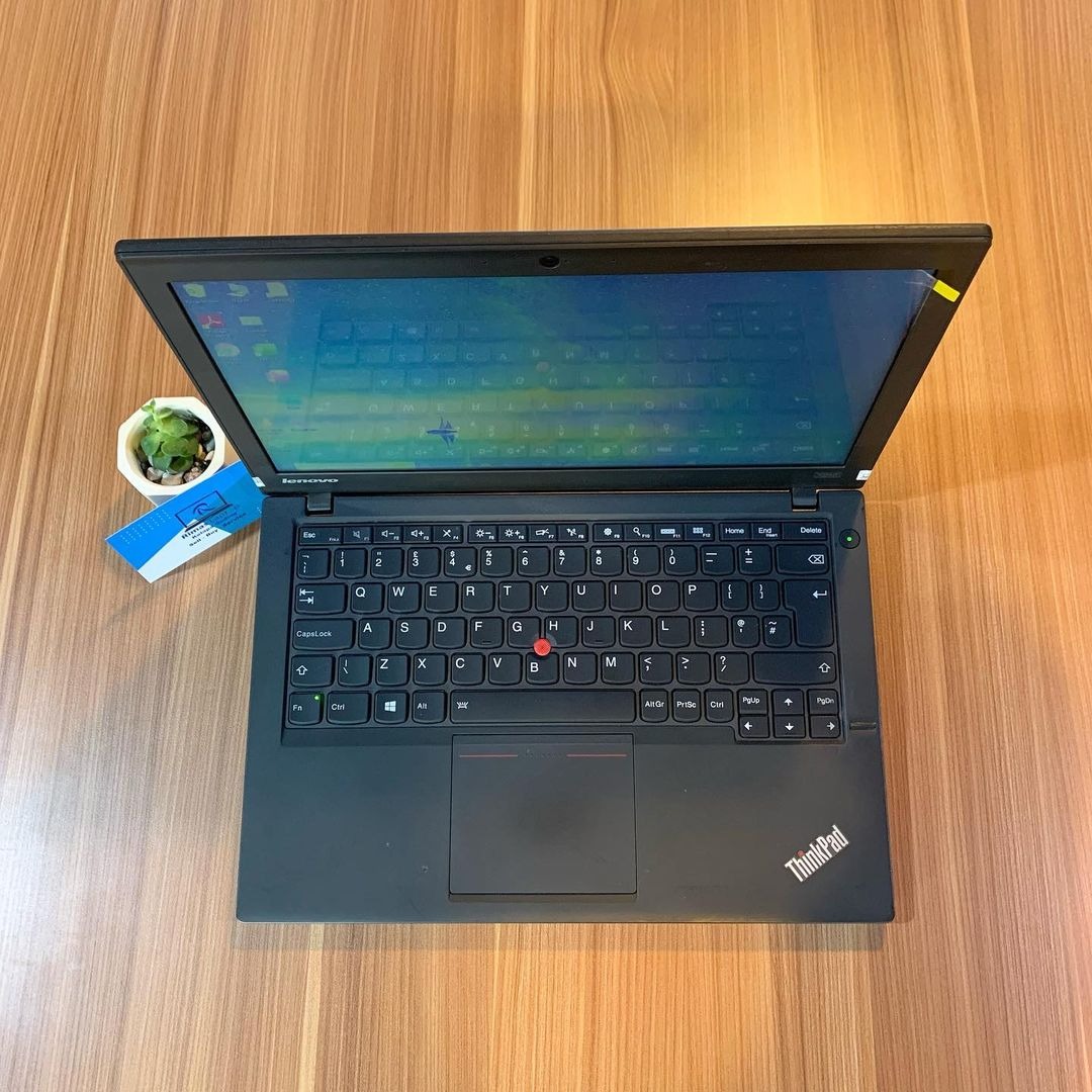 LAPTOP LENOVO THINKPAD INTEL CORE i5 RAM 8 GB BEKAS SECOND
