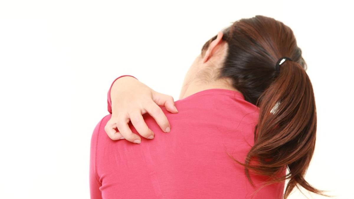Benarkah Kain Pakaian Memengaruhi Kulit Sensitif? Begini Penjelasannya