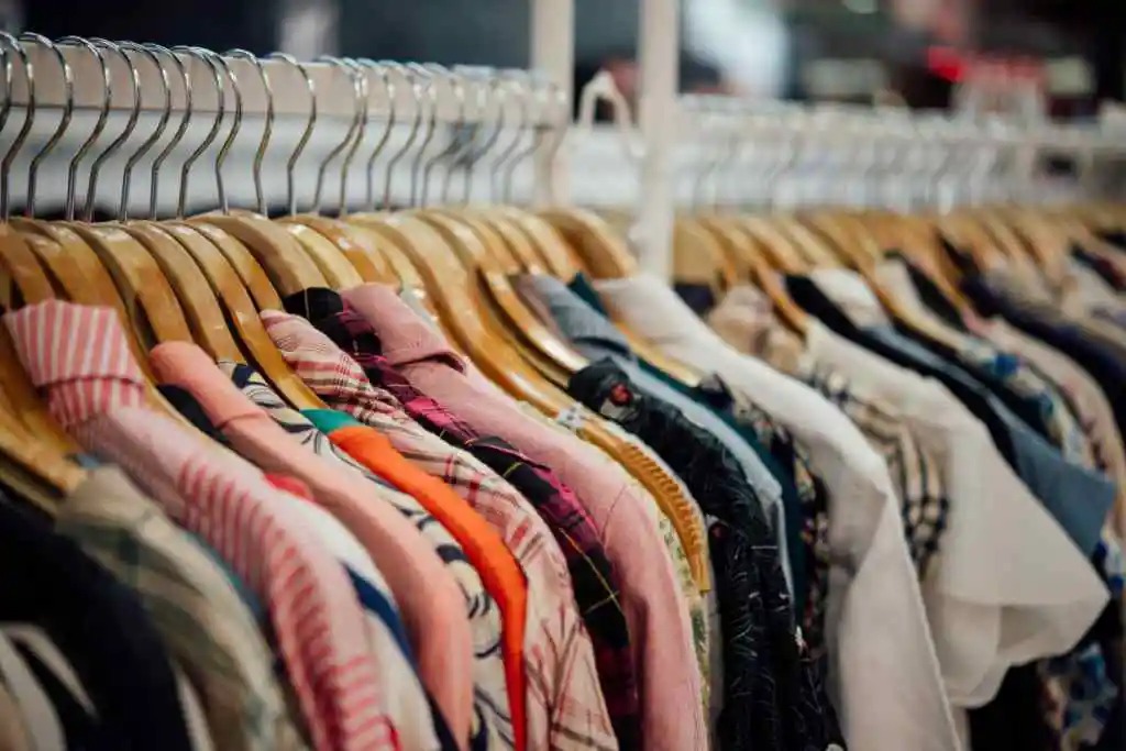 Waspadai! 5 Penyakit Kulit dari Baju Thrift dan Cara Mencegahnya