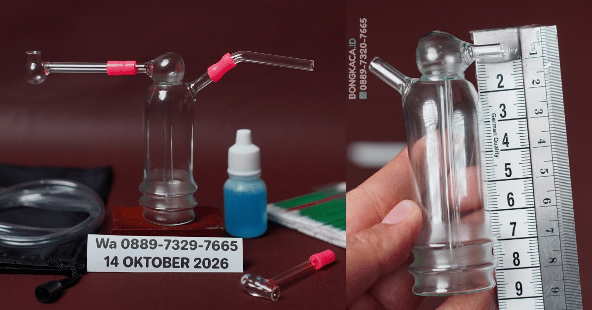 Tampilan visual Bong Twin Chamber & Cangklong Kaca setinggi 8.5 cm, memperlihatkan desain kepala bulat unik dengan dua ulir di area bawah bodi kaca.