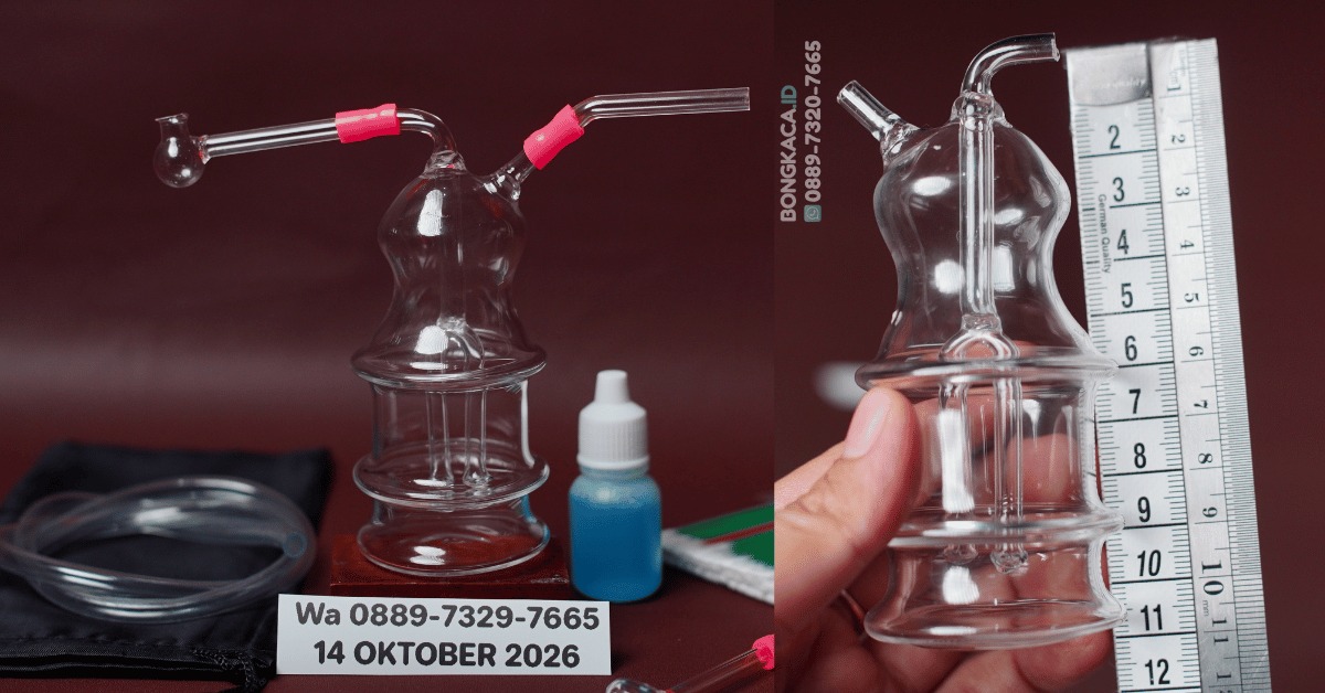 Ilustrasi visual Bong Afterparty & Cangklong Kaca setinggi 11 cm dengan desain kepala kubah yang unik, menampilkan dua ulir eksterior dan dua filter di dalam kaca.
