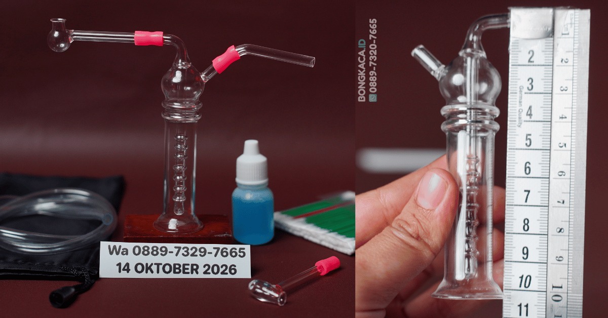 Close-up produk Bong Frequency & Cangklong Kaca yang menampakkan detail menakjubkan dari satu filter dengan tujuh ulir di dalam tabung berkepala kubah.