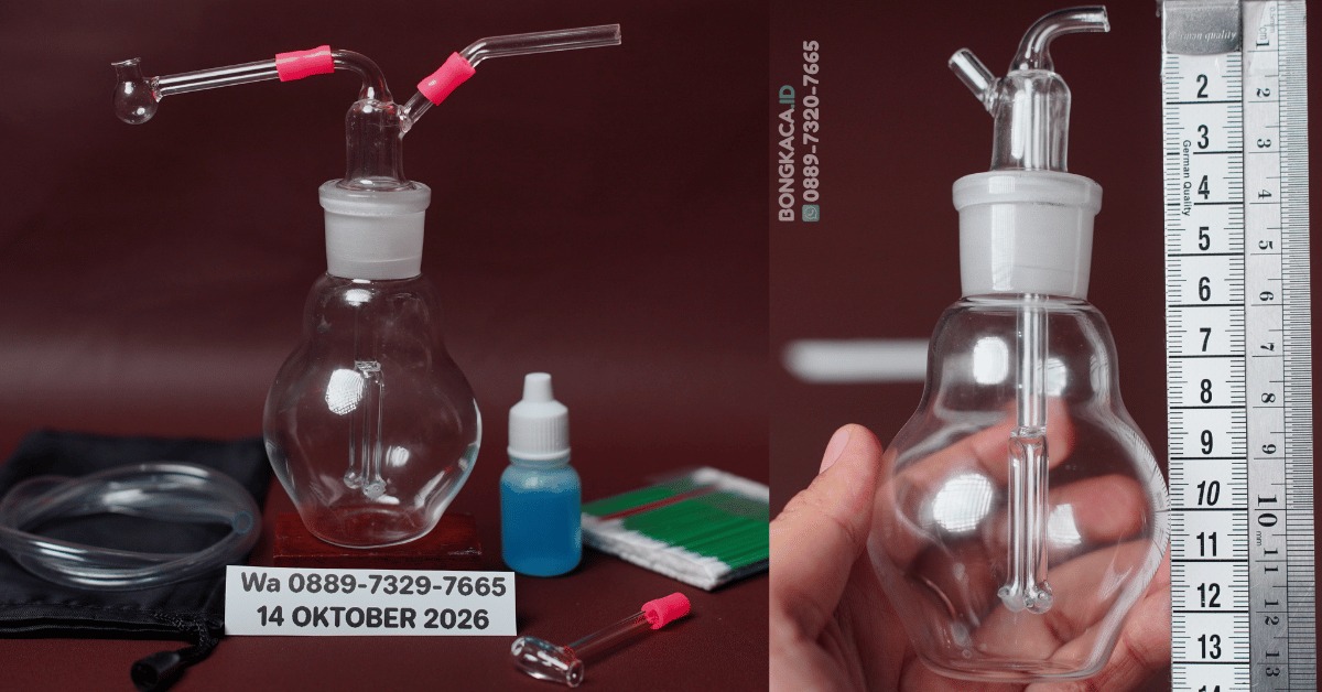 Tampilan produk Bong Club Mode & Cangklong Kaca memperlihatkan bentuk kendi besar berukuran 13 cm dengan struktur bodi transparan kokoh dan dua filter internal yang jelas terlihat di bagian tengah.