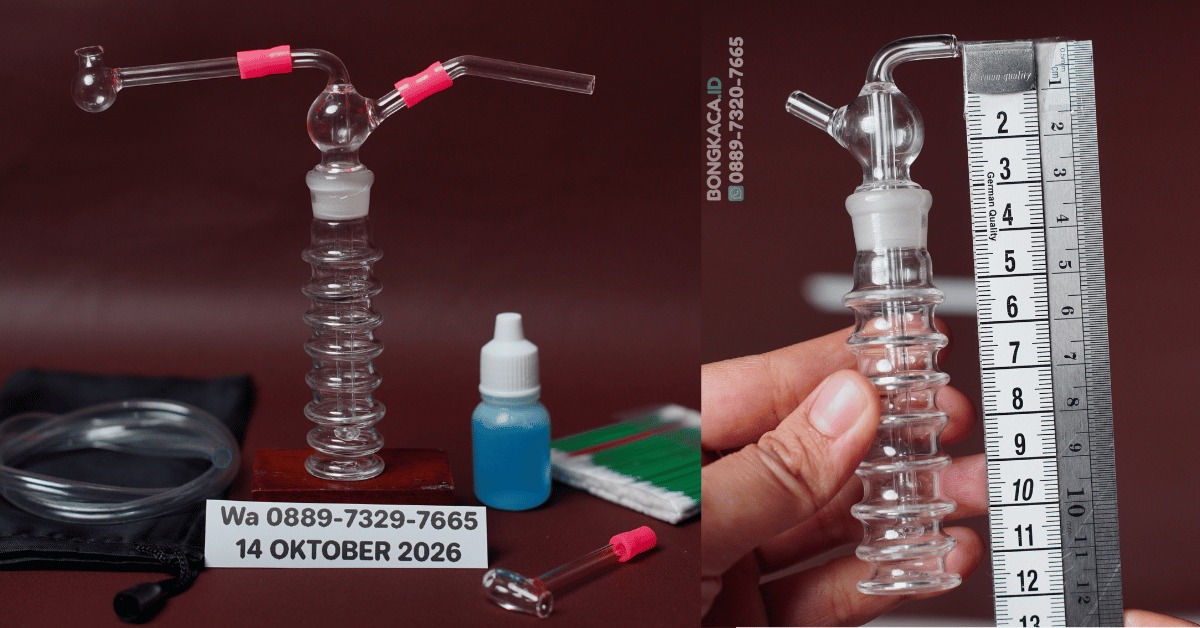 Tampilan visual produk Bong Mini Rave & Cangklong Kaca memperlihatkan bodi ramping sepanjang 12 cm dengan tujuh detail ulir presisi di sepanjang bagian dalam kaca.
