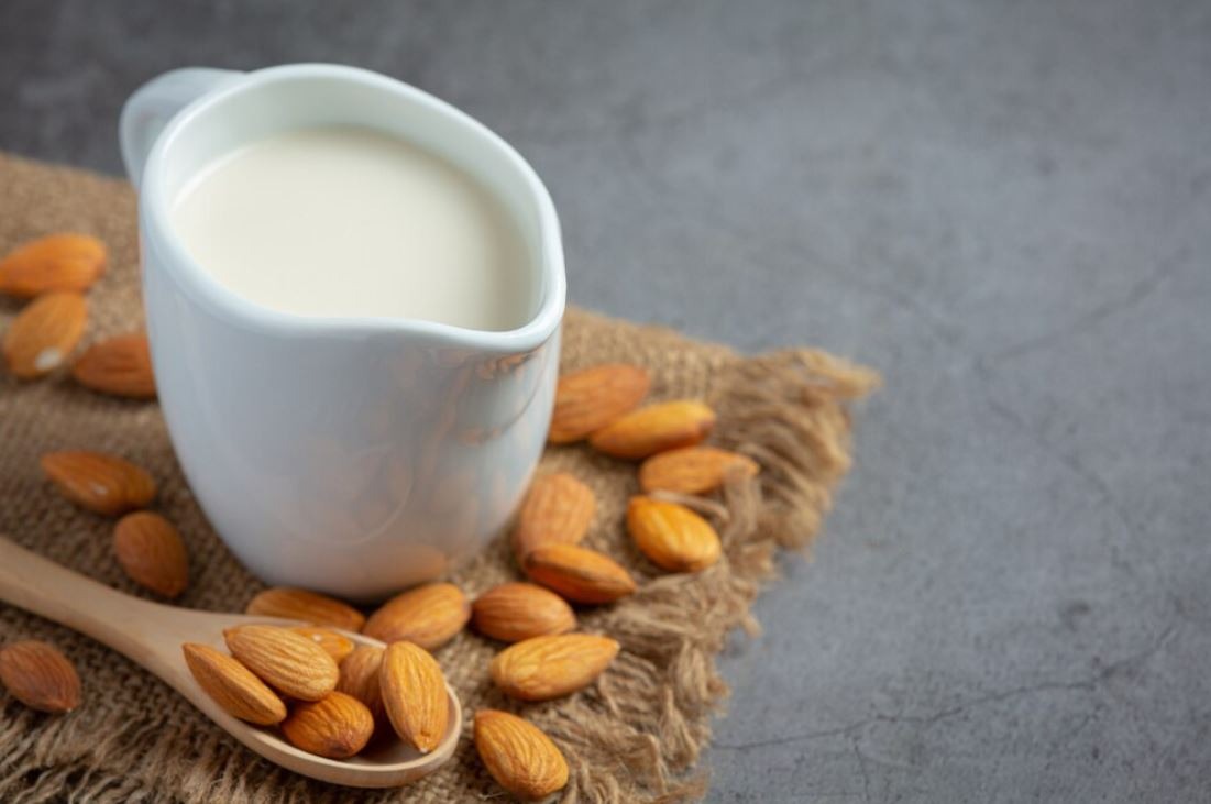 5 Alasan Mengapa Memilih Susu Almond Sebagai Minuman ASI Booster Yang Ideal? Berikut Penjelasannya!