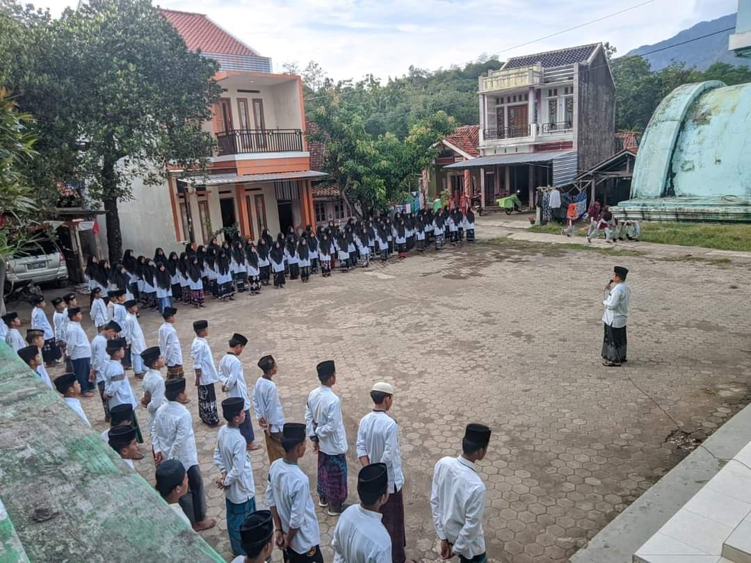 Selayang Pandang Pesantren Al Huda Kamalayan