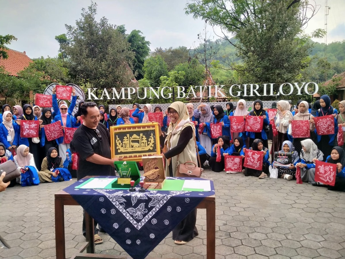 Paguyuban Batik Giriloyo: Perjalanan Menuju Pusat Keunggulan Batik di Kampung Batik Giriloyo