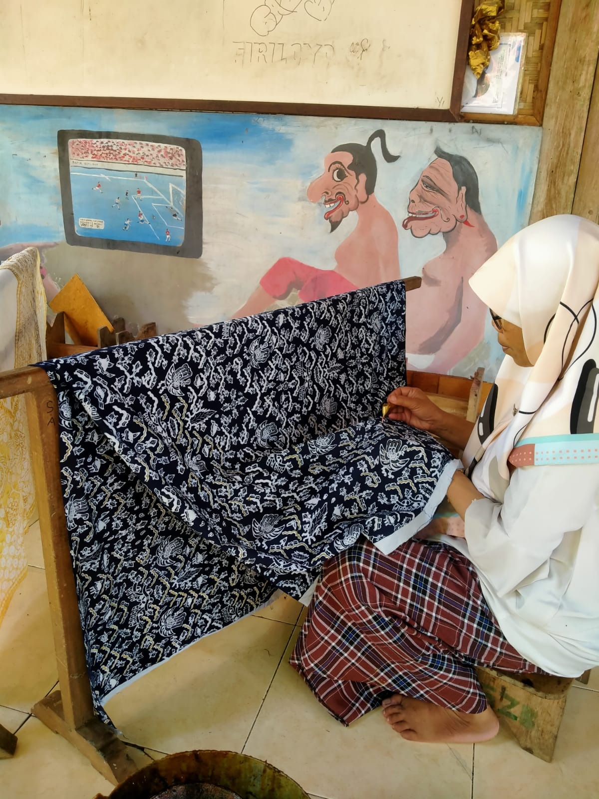 Khibtiyah, seorang seniman batik di Giriloyo