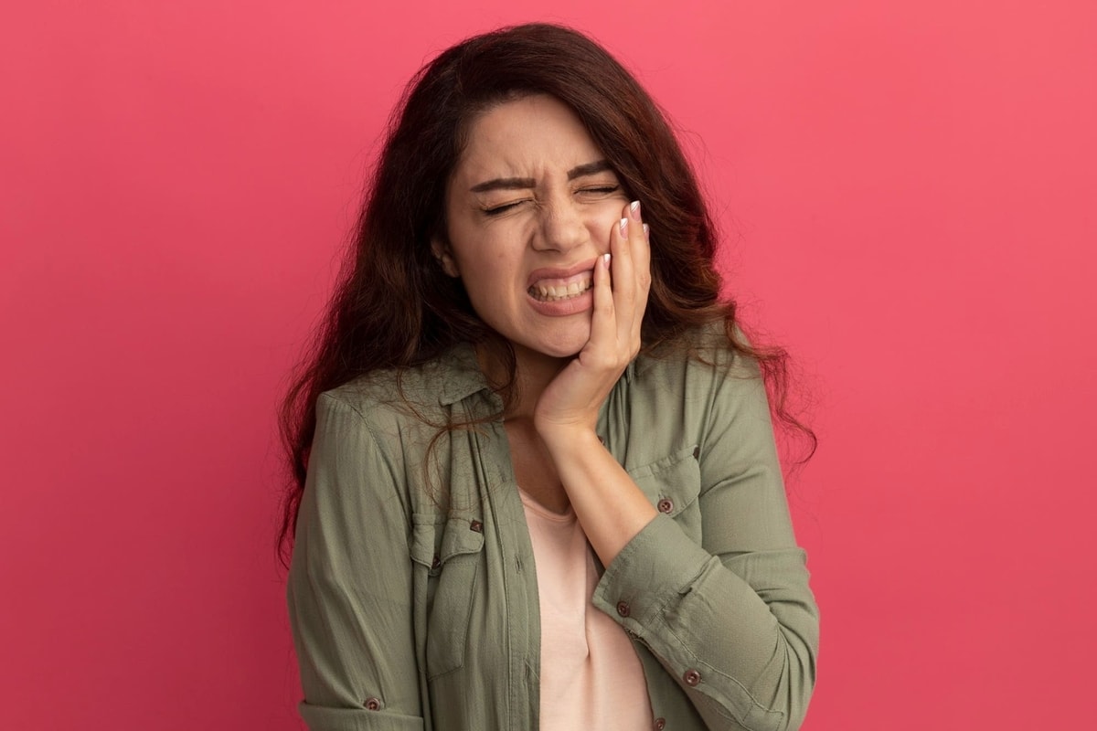 Gigi Mudah Patah? Cek Penyebab dan Cara Mengatasinya
