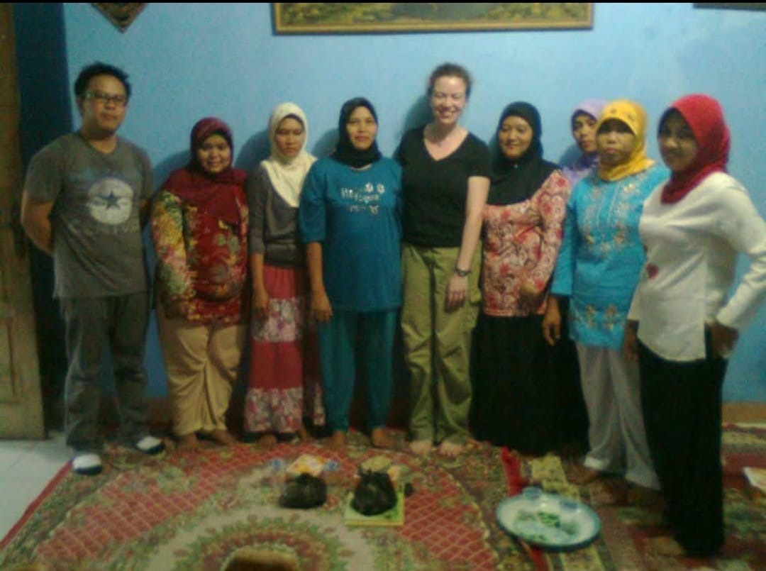 Kristin Diapit Para Kader Posyandu, Bogor 2012