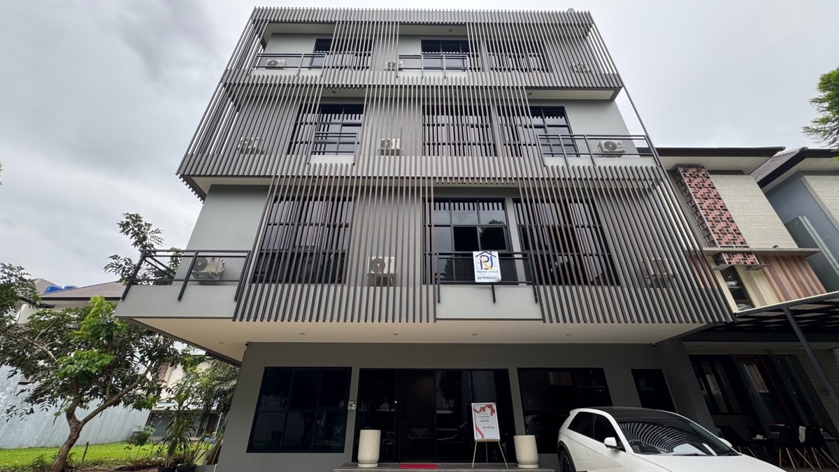 Pintu Aluminium Alphamax untuk Kost Rumah Jenius di Tangerang: Industrial Estetik, Fungsional, dan Tahan Lama
